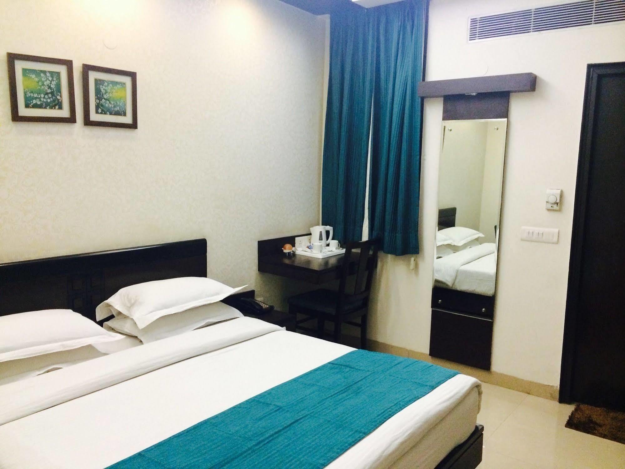 Fabhotel Rockland Yeni Delhi Dış mekan fotoğraf